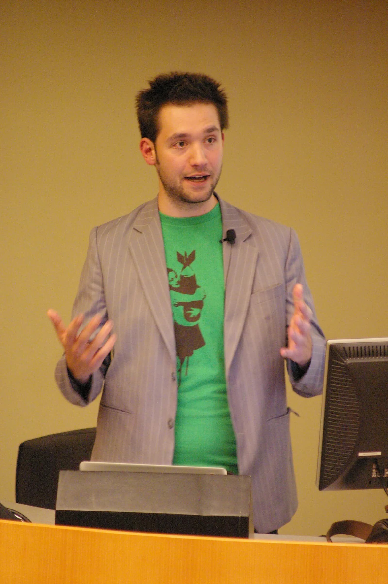 Reddit co-founder Alexis Ohanian speaking at an event in 2009