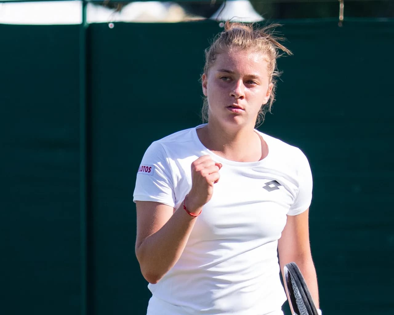 Maja Chwalińska playing tennis during Wimbledon qualifying in 2022.