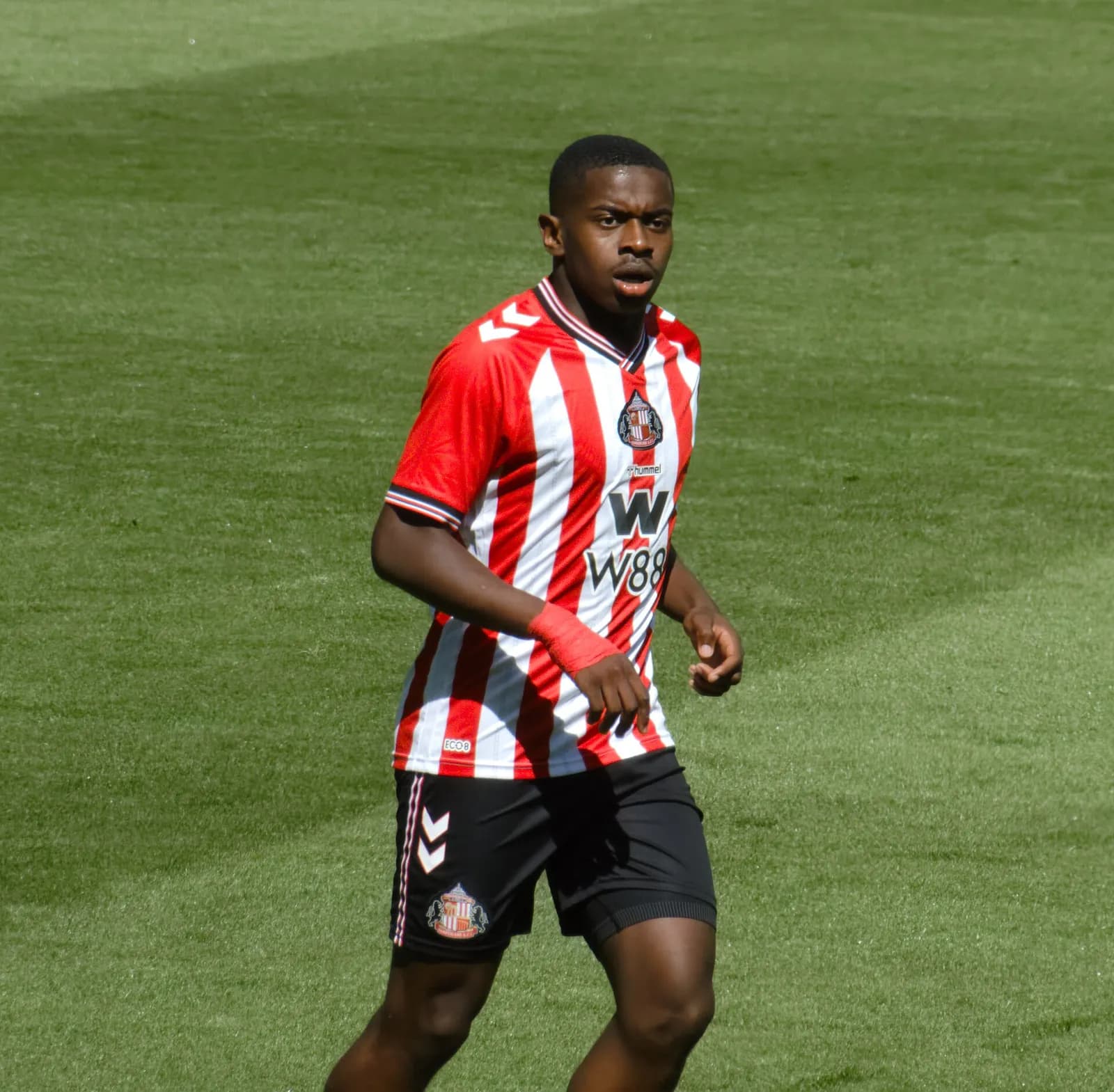 Noah Sadiki playing for Sunderland against Real Betis.