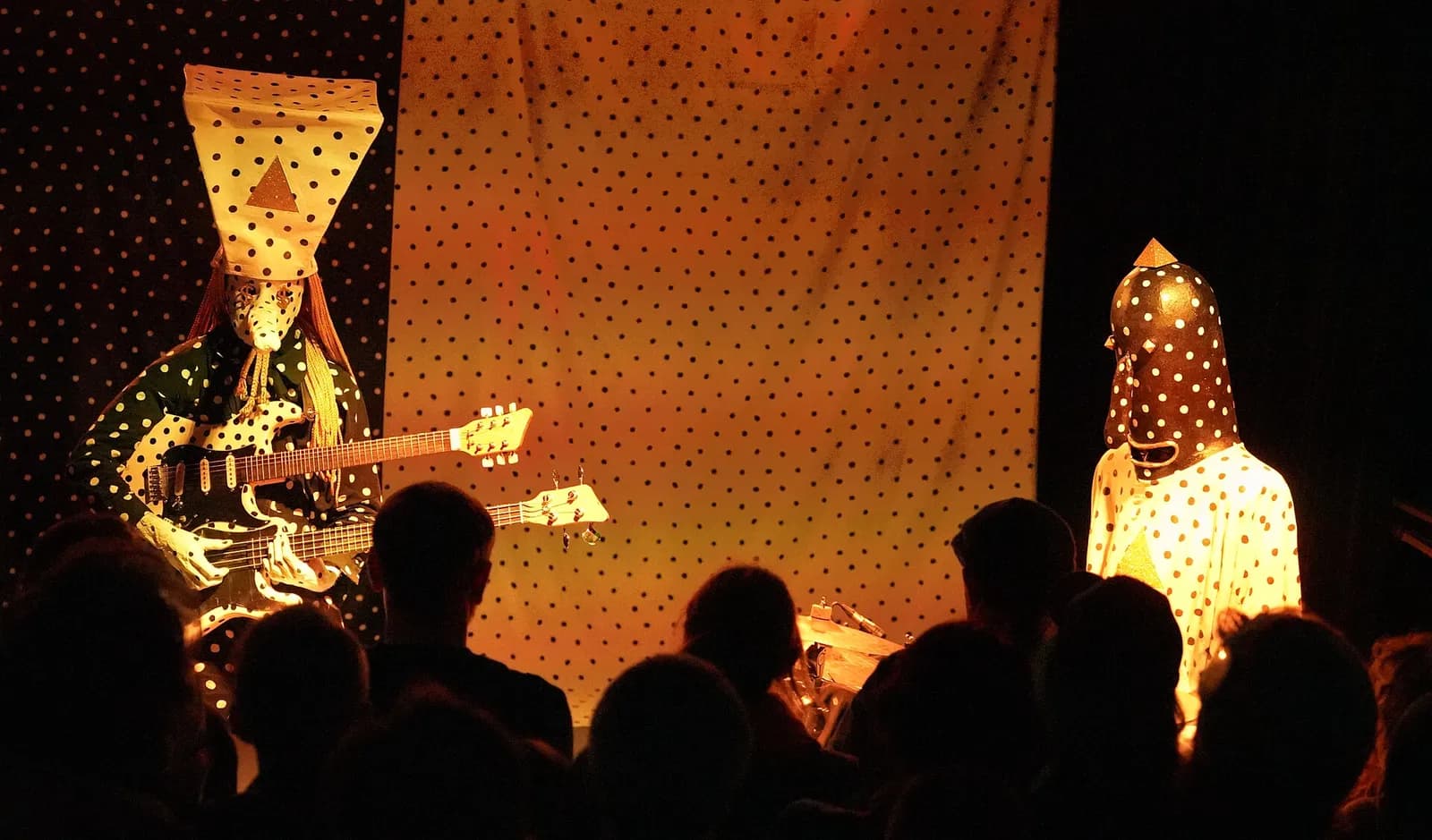Angine de Poitrine performing at La Cartonnerie in Reims, France.