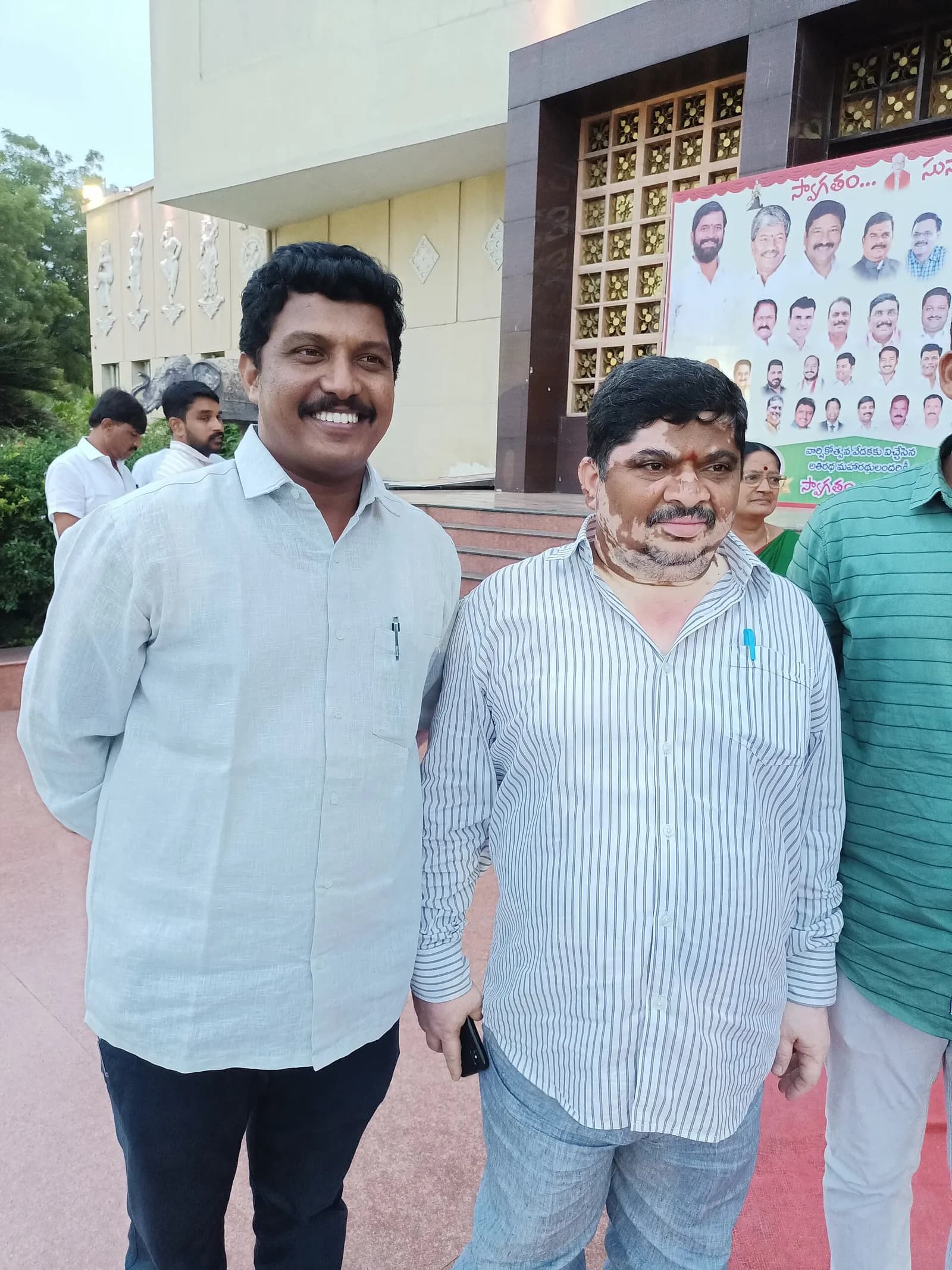 Telangana Transport Minister Ponnam Prabhakar pictured with Wikimedian Vinay.