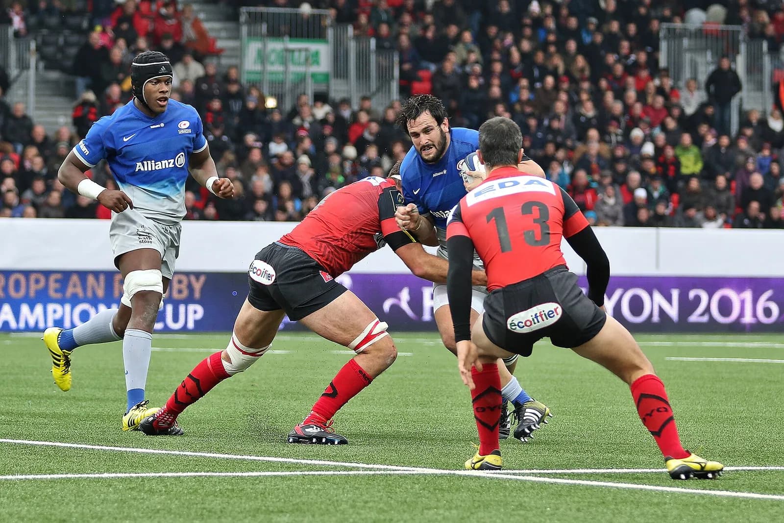 Maro Itoje and Saracens teammates in a match against Oyonnax.
