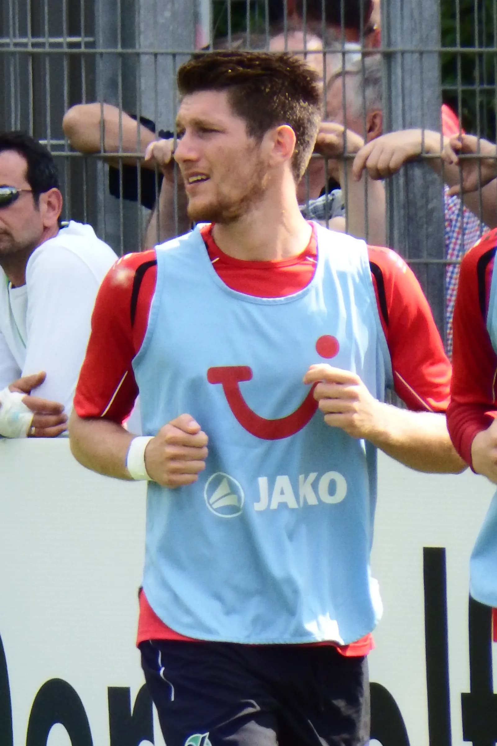 Sébastien Pocognoli pictured as a Hannover 96 player in 2013