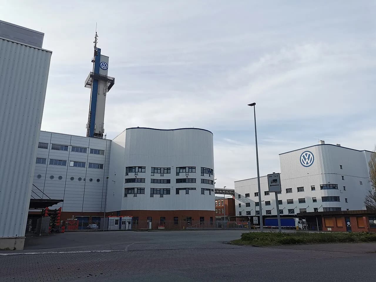 Volkswagen Osnabrück factory site on Narupstraße, photographed in April 2025