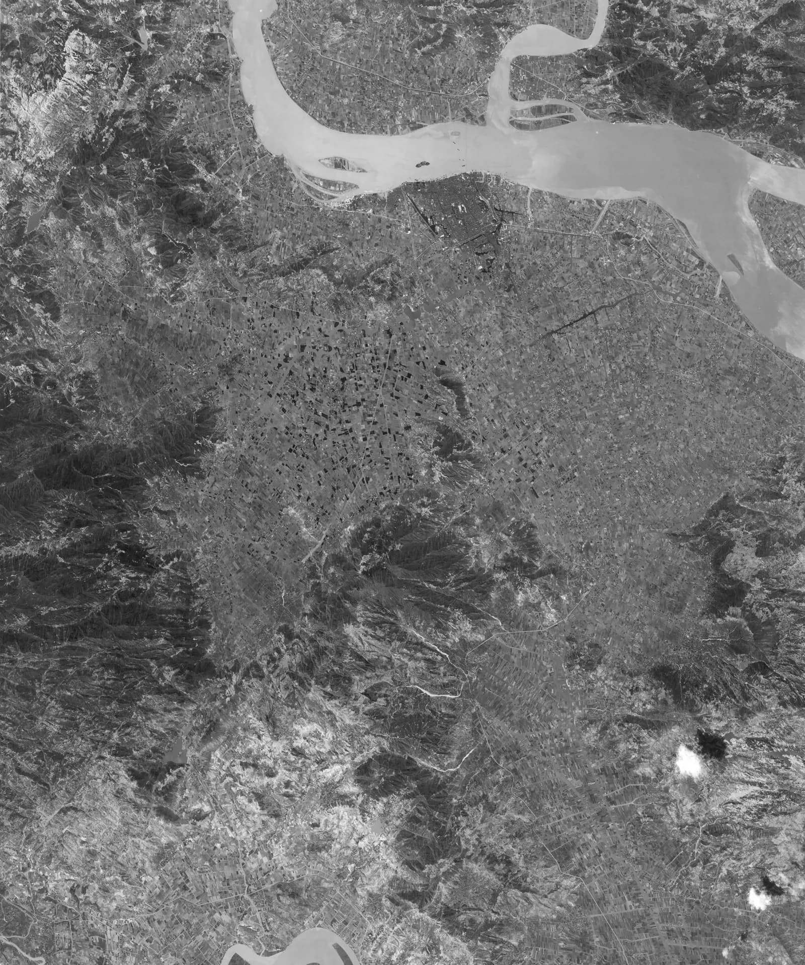 Archival satellite photograph of Wenzhou and the surrounding region.