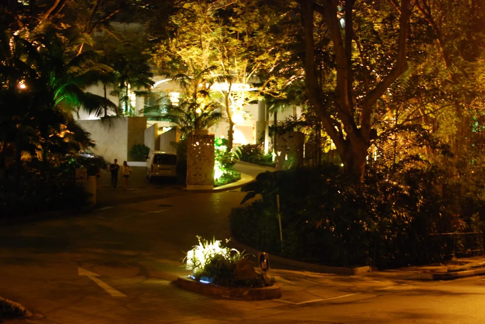 The back entrance to the Shangri-La Hotel Singapore.