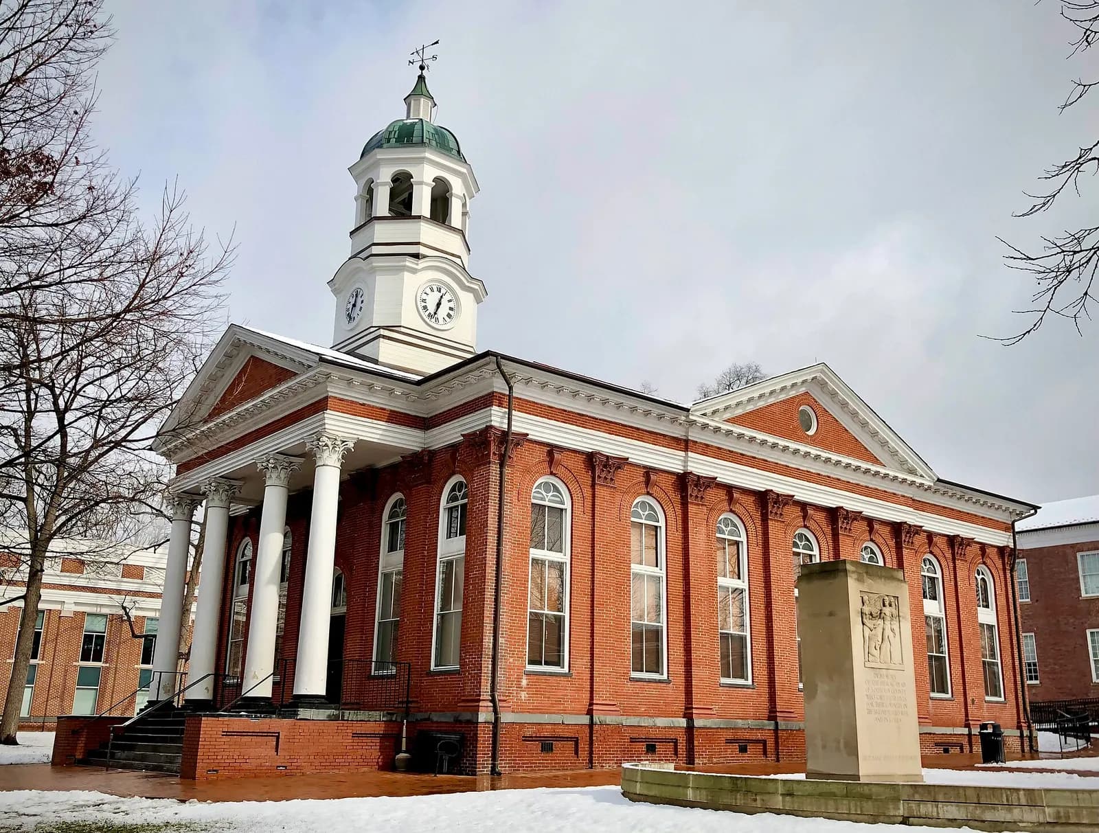 The historic Loudoun County Courthouse in Leesburg, Virginia.