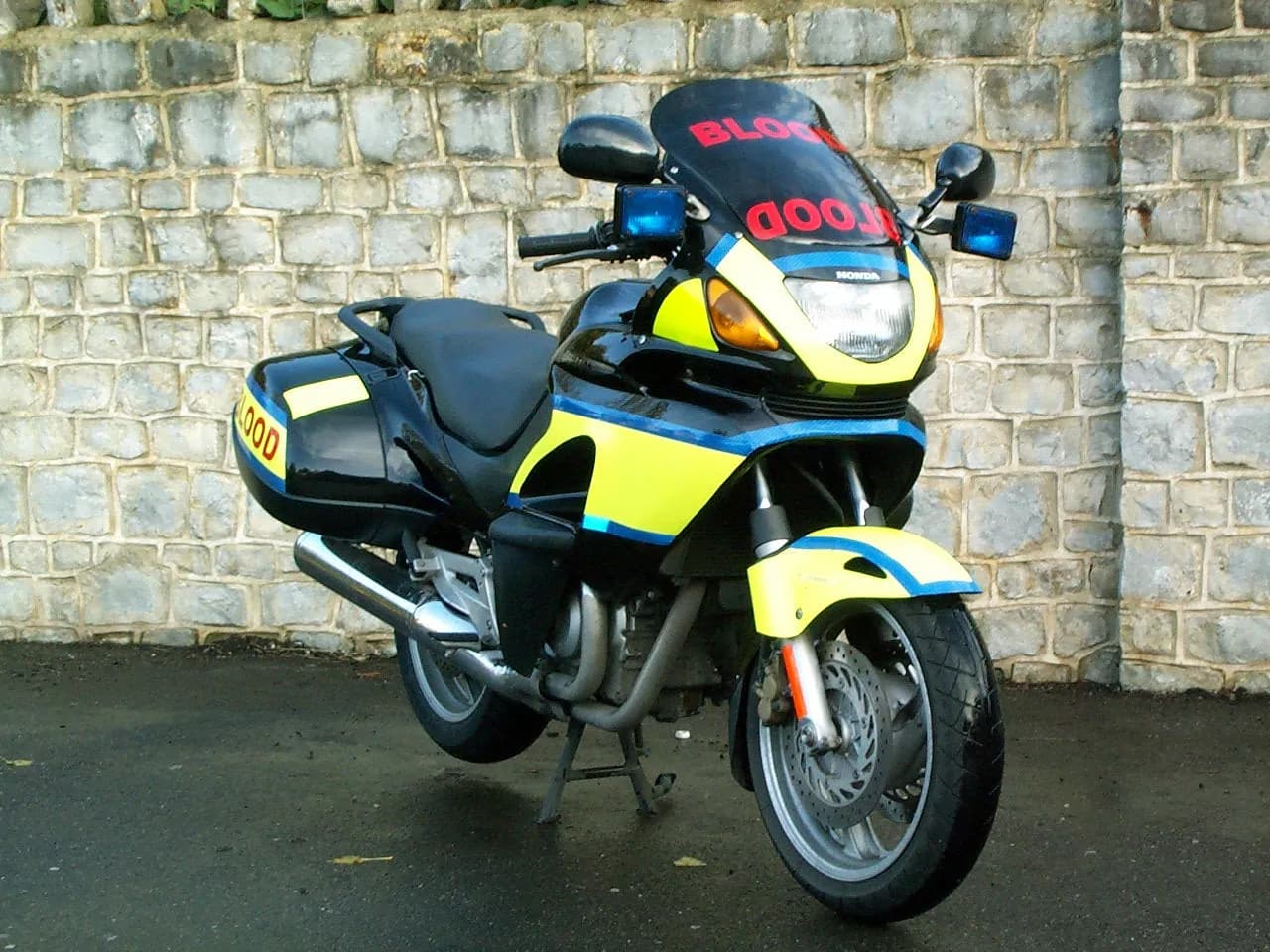 Honda Deauville blood-delivery motorcycle fitted with blue lights and sirens