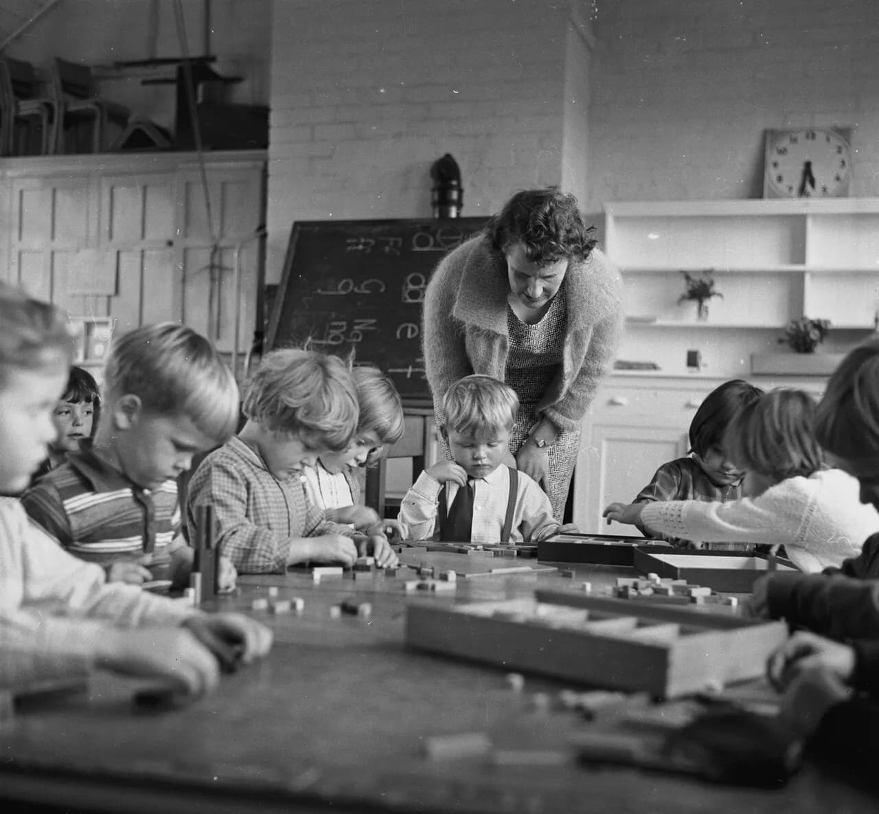 Black-and-white archival photograph of primary-school children in Wales.