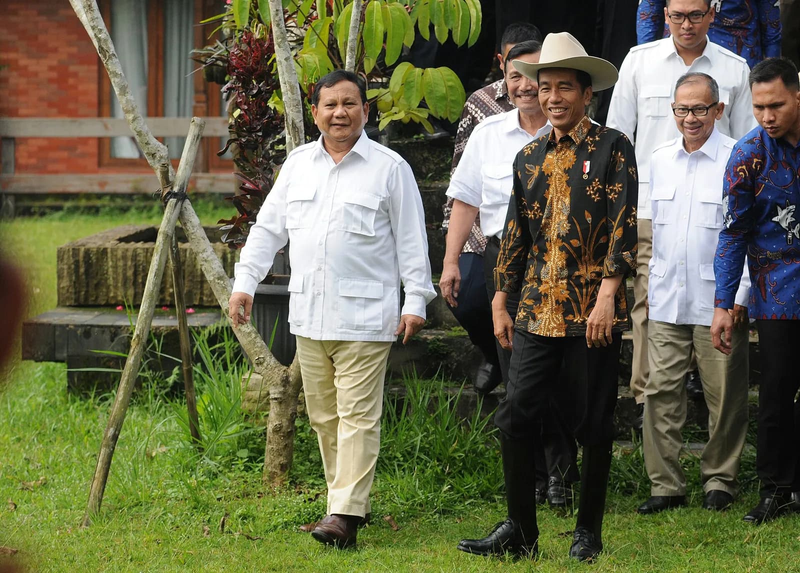 Indonesian President Joko Widodo and Prabowo Subianto meet in Hambalang in 2016.