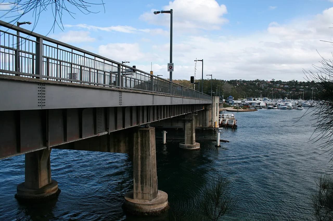 View of the Spit Bridge in Sydney from the northwest