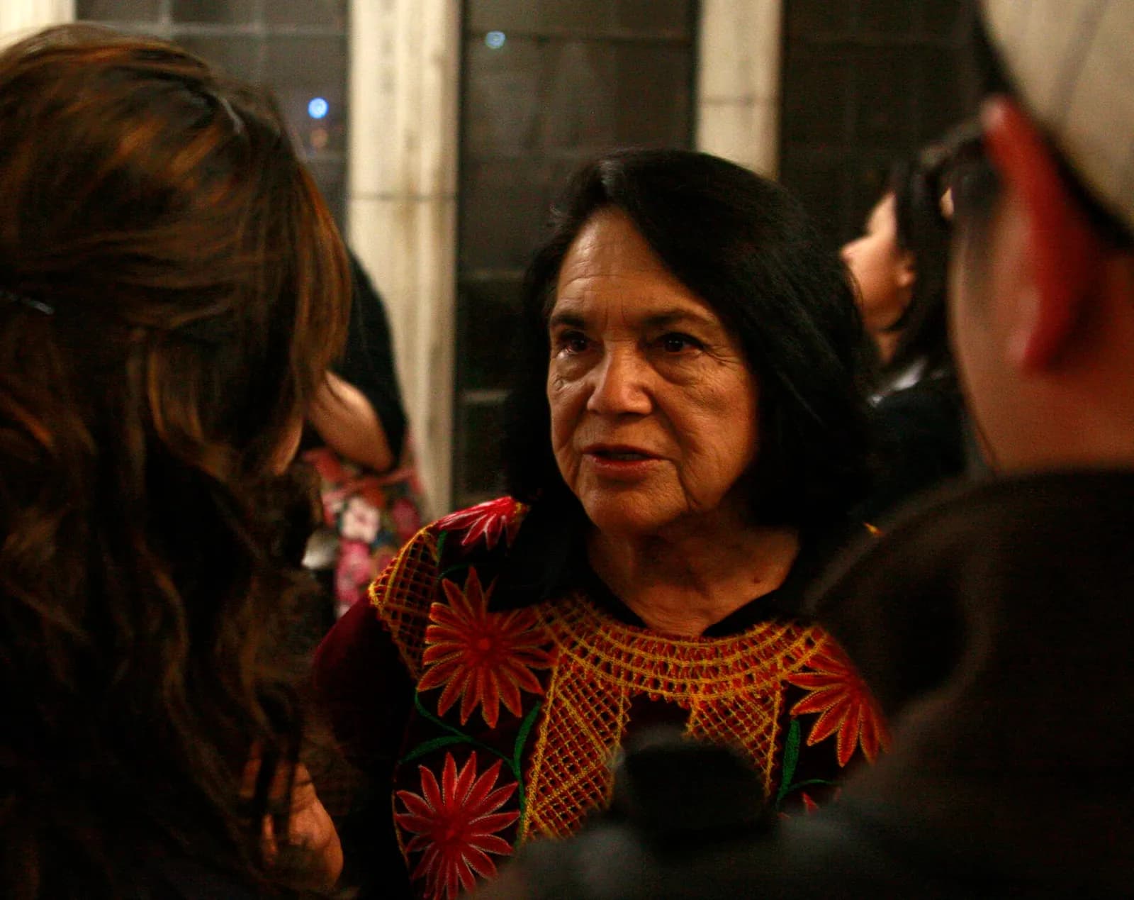 Dolores Huerta answers questions from students after a human-rights keynote at the University of Chicago.