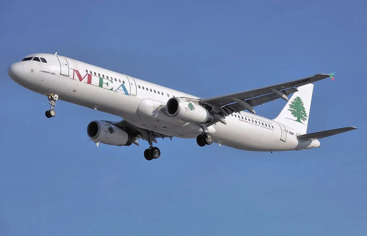Middle East Airlines Airbus A321 approaching London Heathrow Airport in 2008