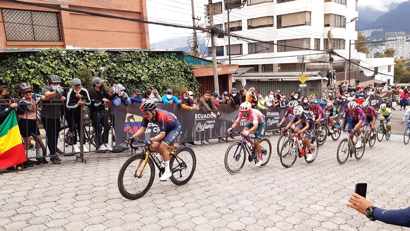Richard Carapaz leads the Ecuadorian road cycling championship peloton, with two riders following behind.