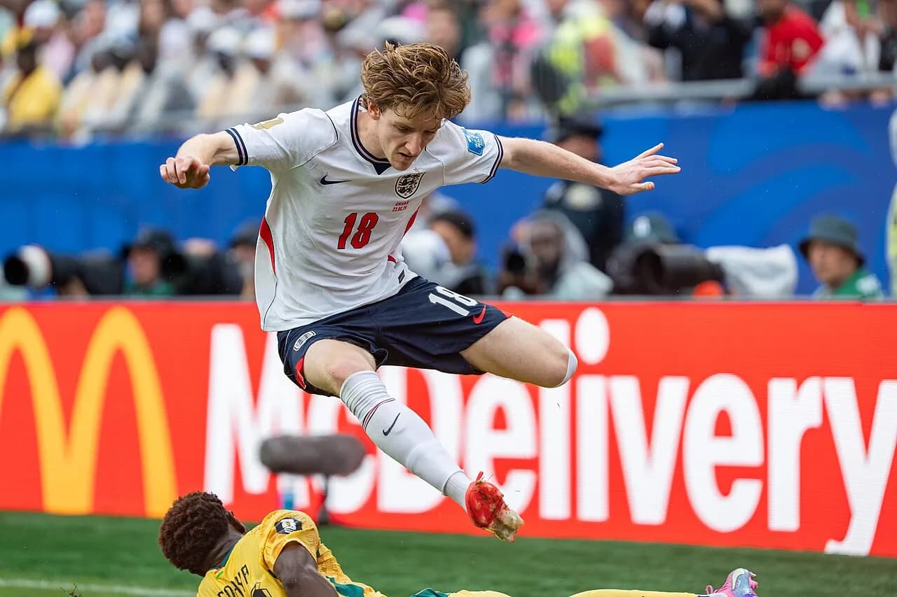 Anthony Gordon playing for England against Ghana at the 2026 FIFA World Cup