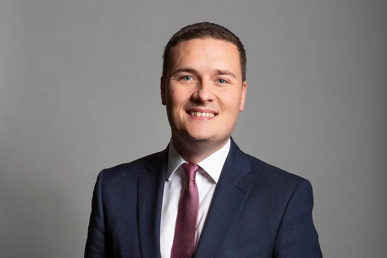 Official portrait of Wes Streeting photographed in 2019