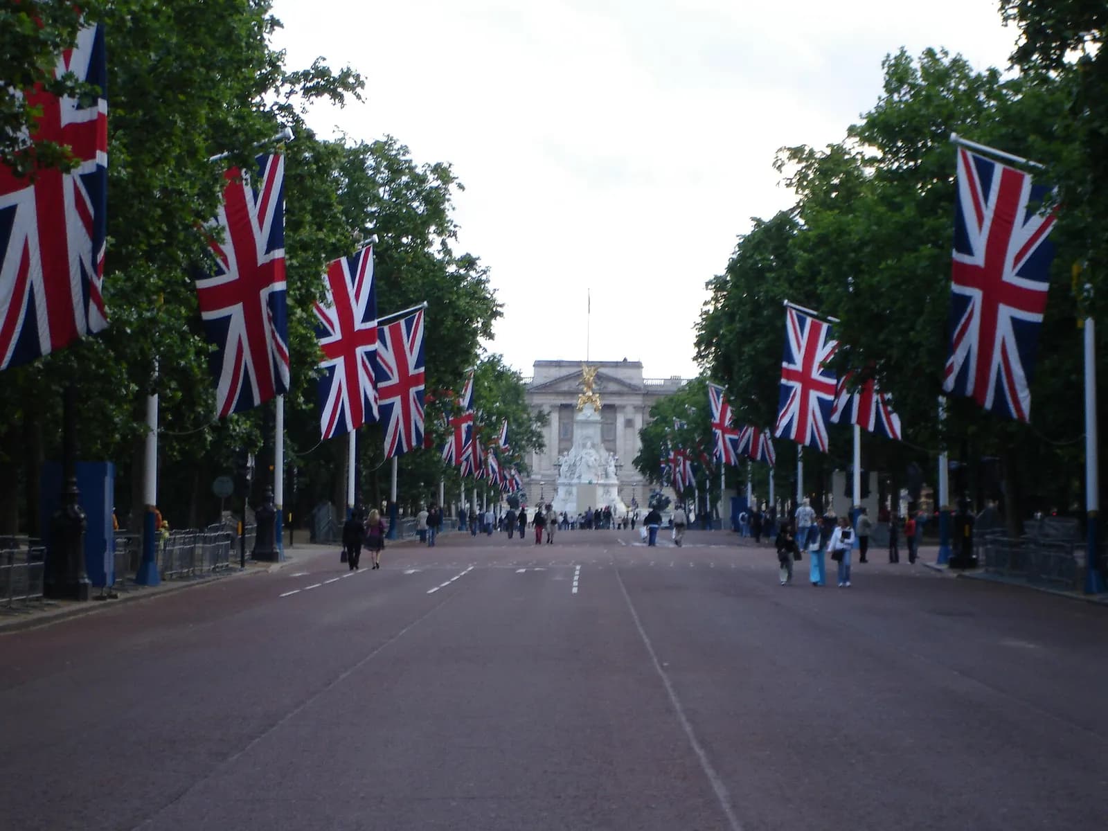 The Mall leading toward Buckingham Palace in London.