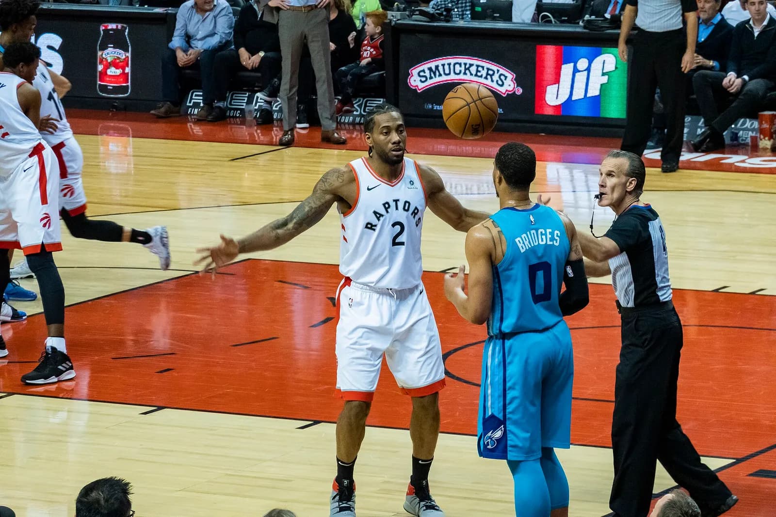 Kawhi Leonard playing for the Toronto Raptors at Scotiabank Arena.