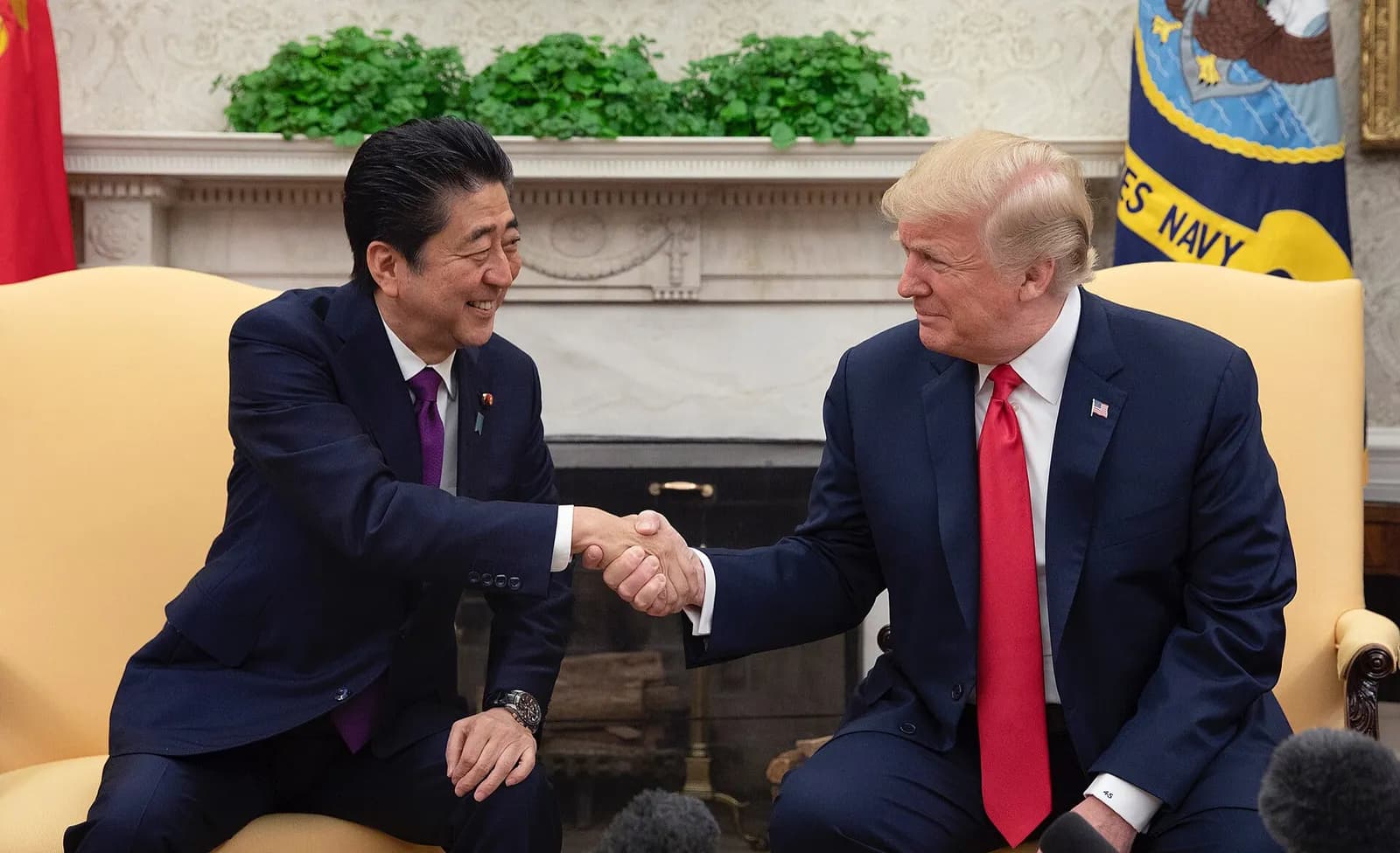 Donald Trump shakes hands with Japanese Prime Minister Shinzō Abe in the Oval Office.