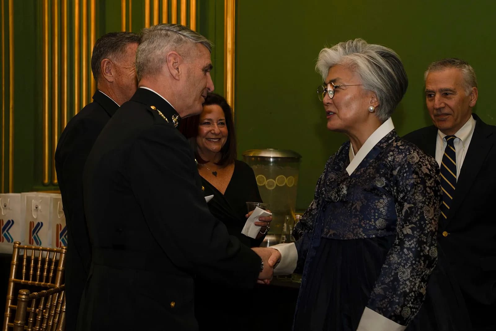 South Korean Ambassador Kyung-wha Kang meets U.S. Vice Chairman of the Joint Chiefs of Staff Christopher J. Mahoney.