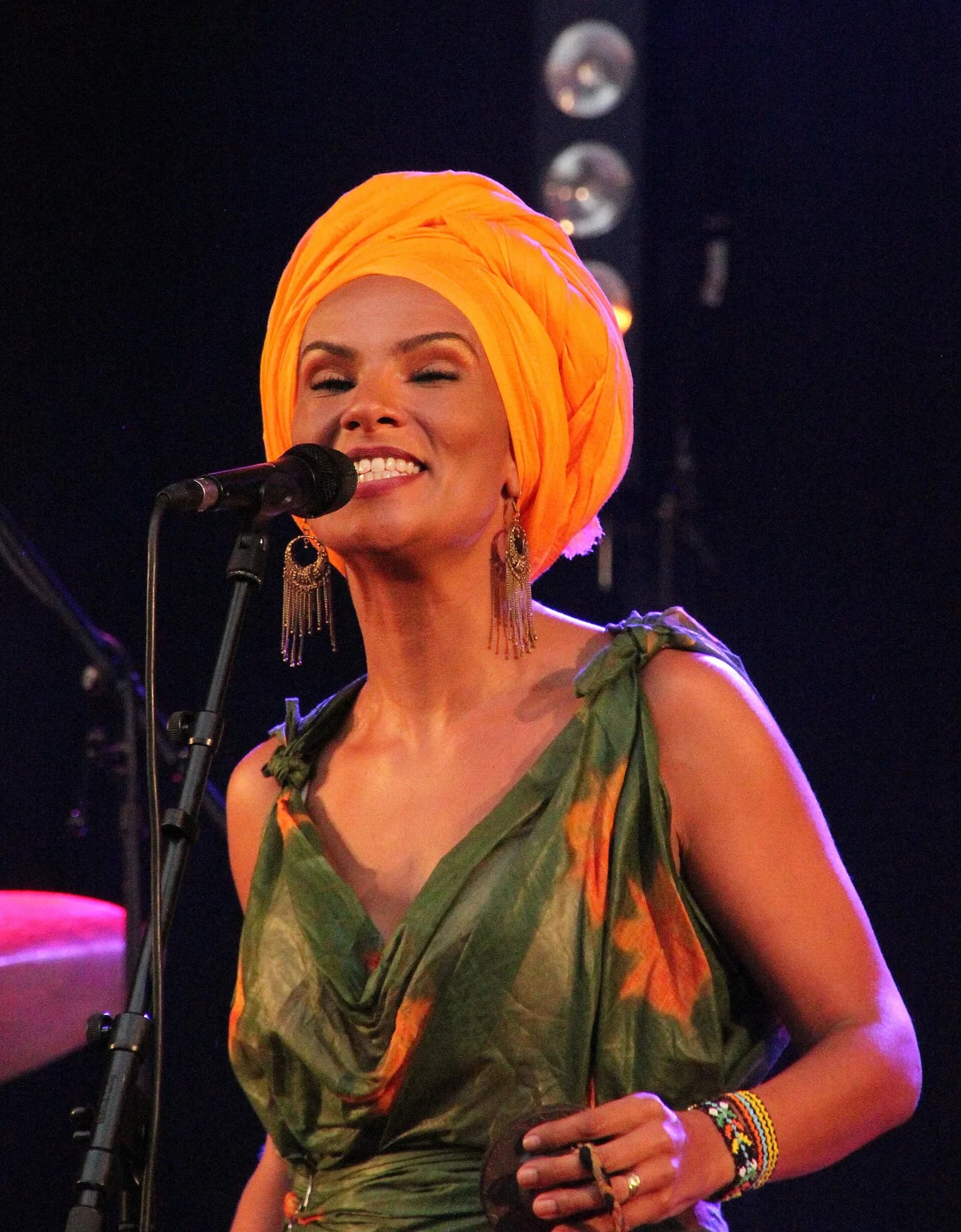 Moroccan singer Oum performing at Frankfurt Palmengarten.