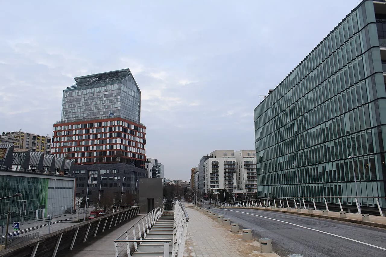 Street view of Cours de l’Île Seguin in Boulogne-Billancourt