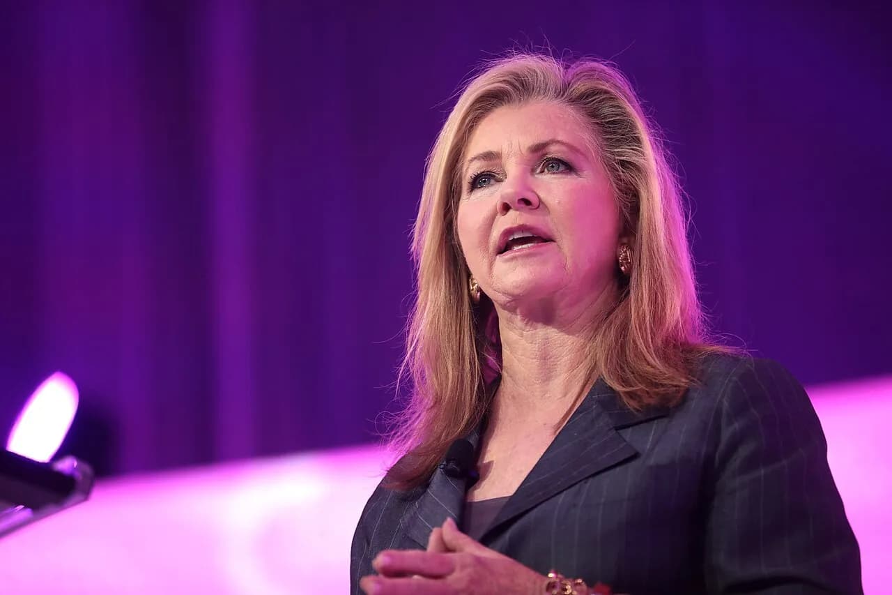 Senator Marsha Blackburn speaking with attendees at a 2021 summit in Grapevine, Texas