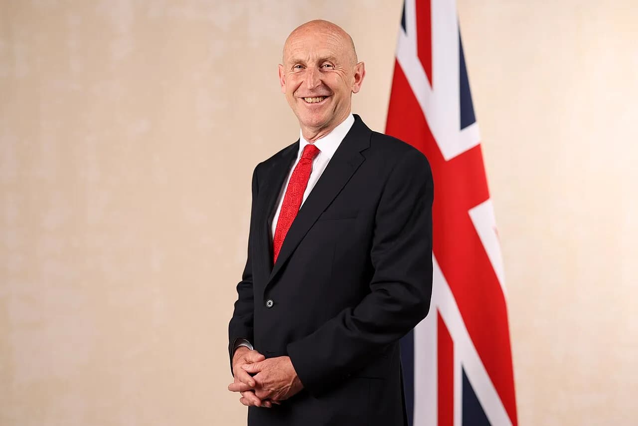 Official portrait of John Healey in 2024