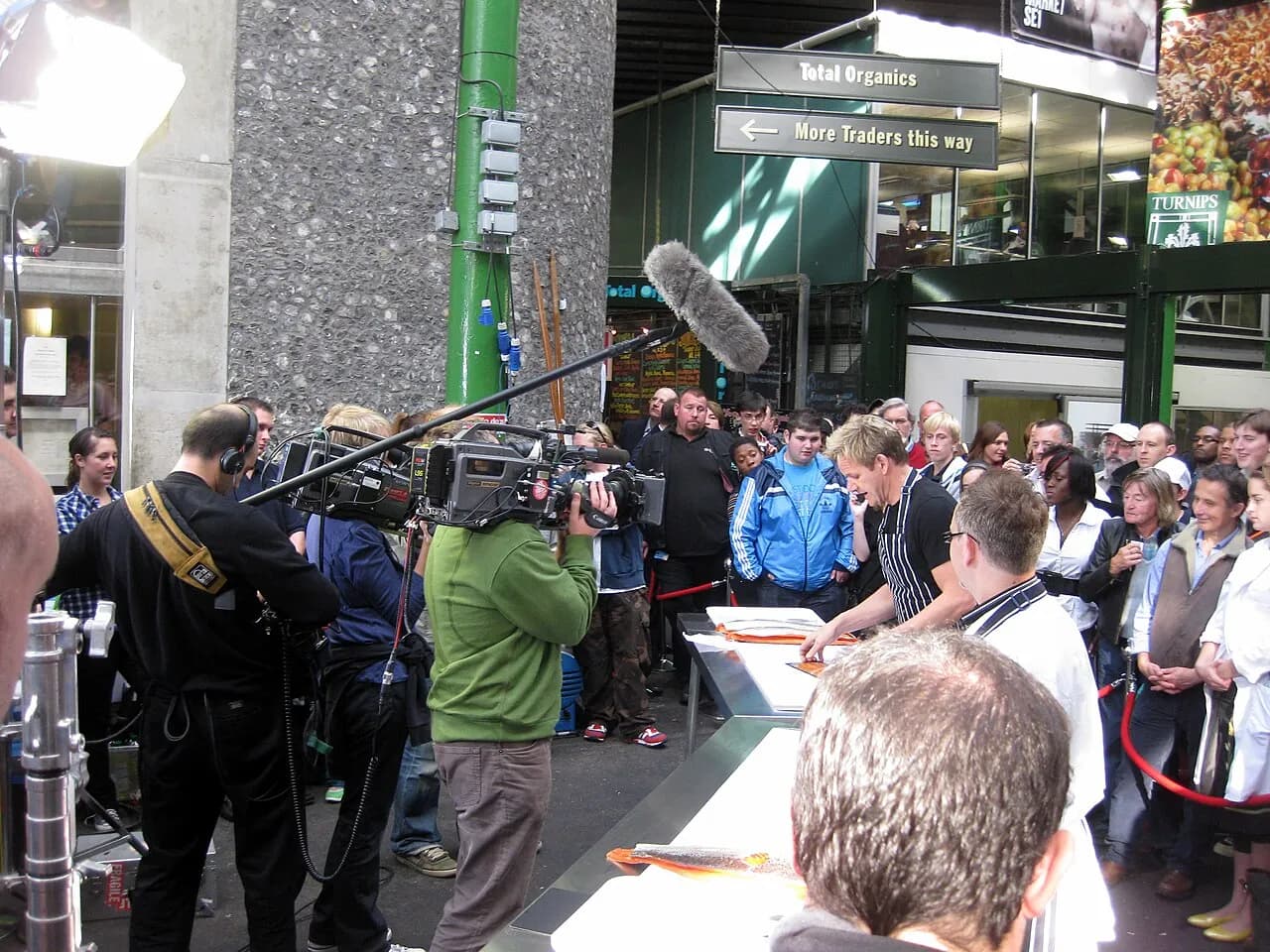 Gordon Ramsay slicing smoked salmon in 2008