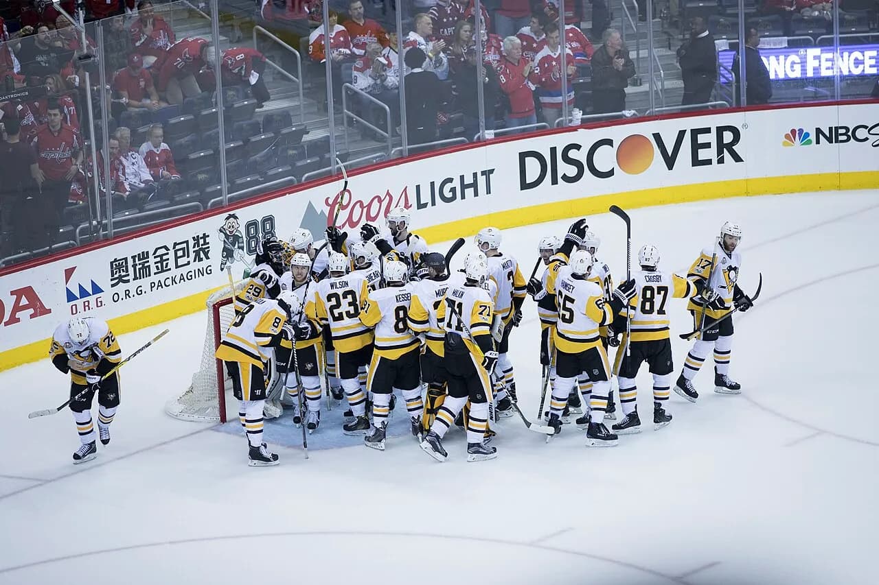 Pittsburgh Penguins players, including Sidney Crosby, on the ice in a 2017 game against Washington
