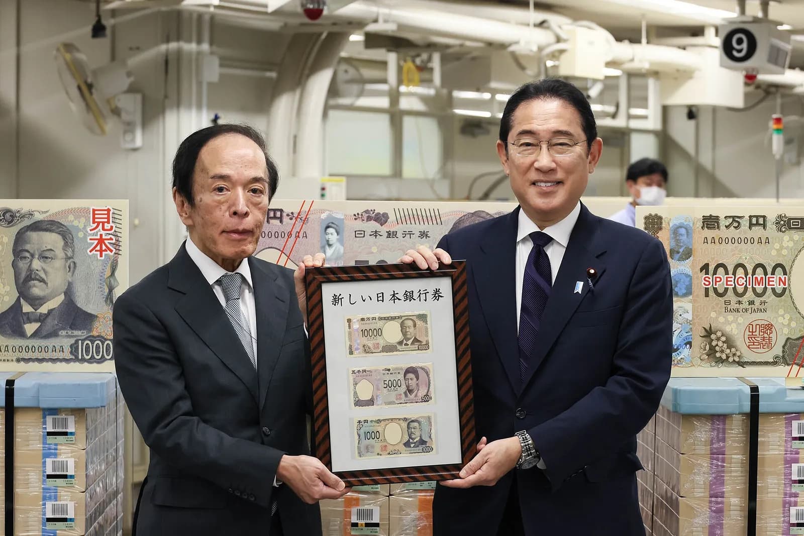Bank of Japan Governor Kazuo Ueda and Prime Minister Fumio Kishida display new banknotes at the Bank of Japan head office.