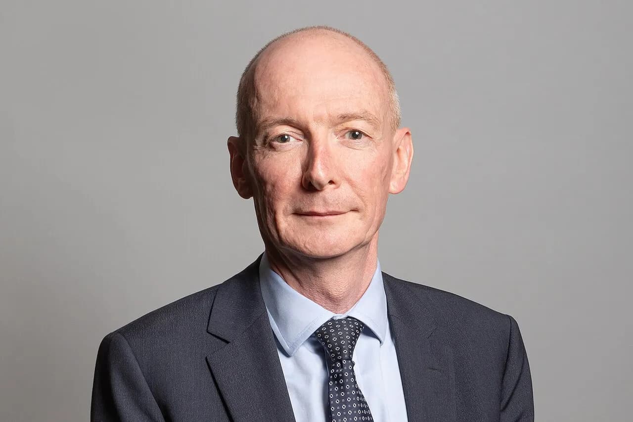Official portrait of Pat McFadden taken in 2020