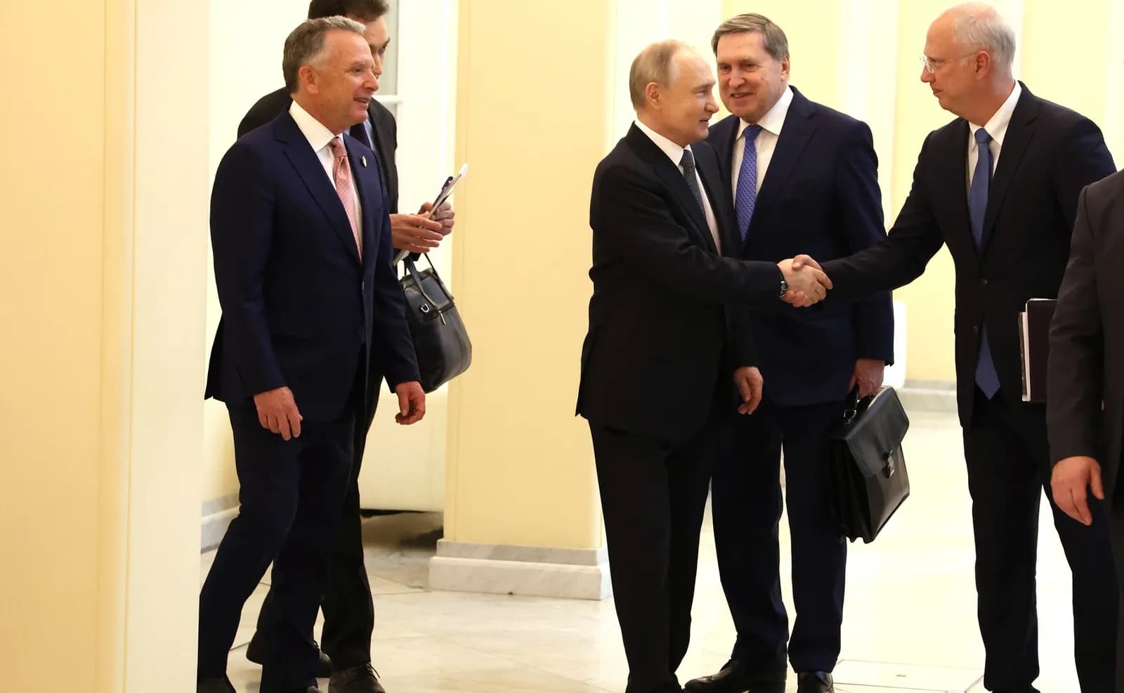 Vladimir Putin meets Steve Witkoff, with Yuri Ushakov and Kirill Dmitriev also present.