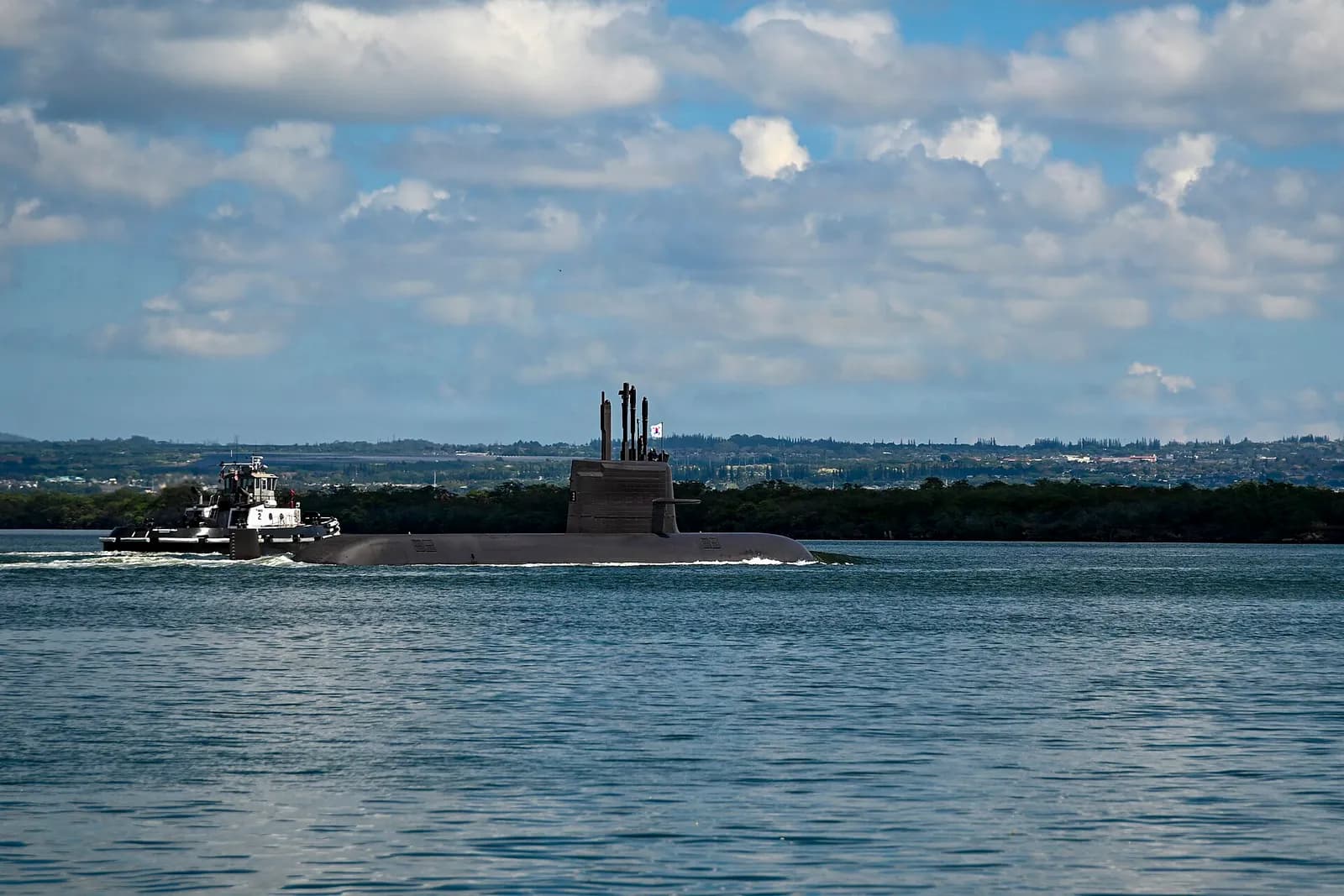 The Republic of Korea Navy submarine ROKS Dosan Ahn Changho arriving at Pearl Harbor.