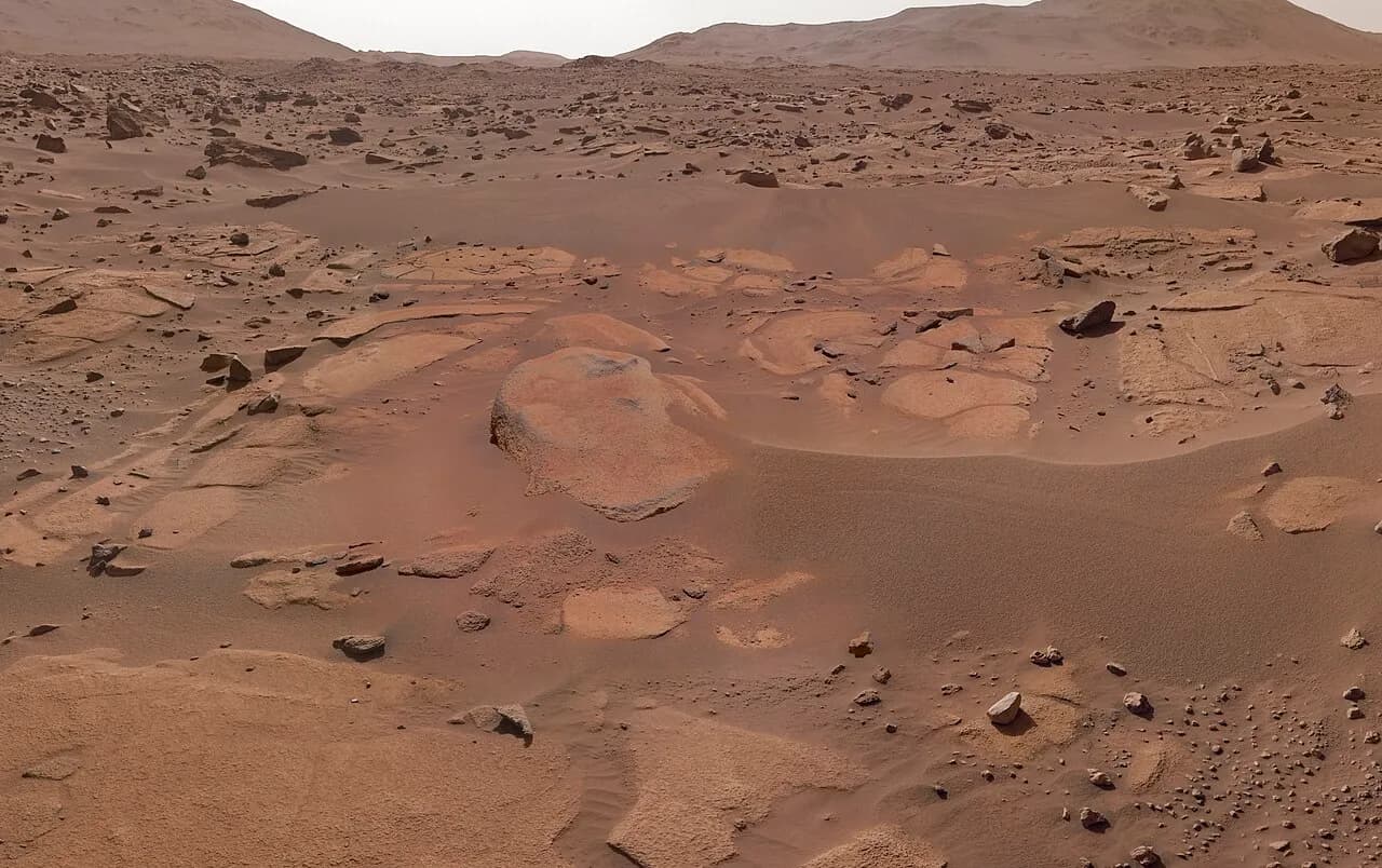 Panoramic view of rocky terrain in the Mandu Wall region of Mars’ Jezero Crater