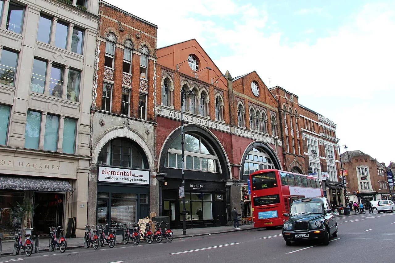Street scene on Shoreditch High Street in London