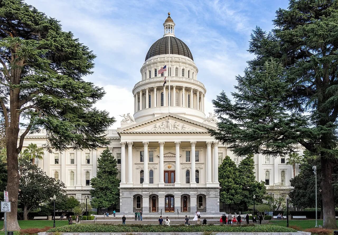 California State Capitol building viewed from 10th Street in Sacramento