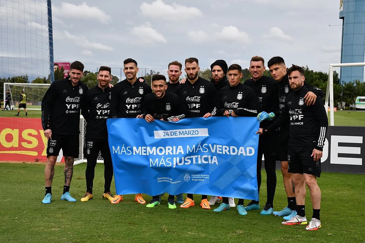 Argentina national football team players pose together in March 2022