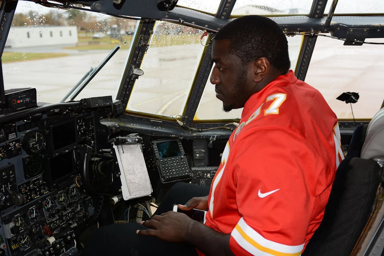 Allen Bailey with members of the Kansas City Chiefs during a visit to Rosecrans Air National Guard Base.