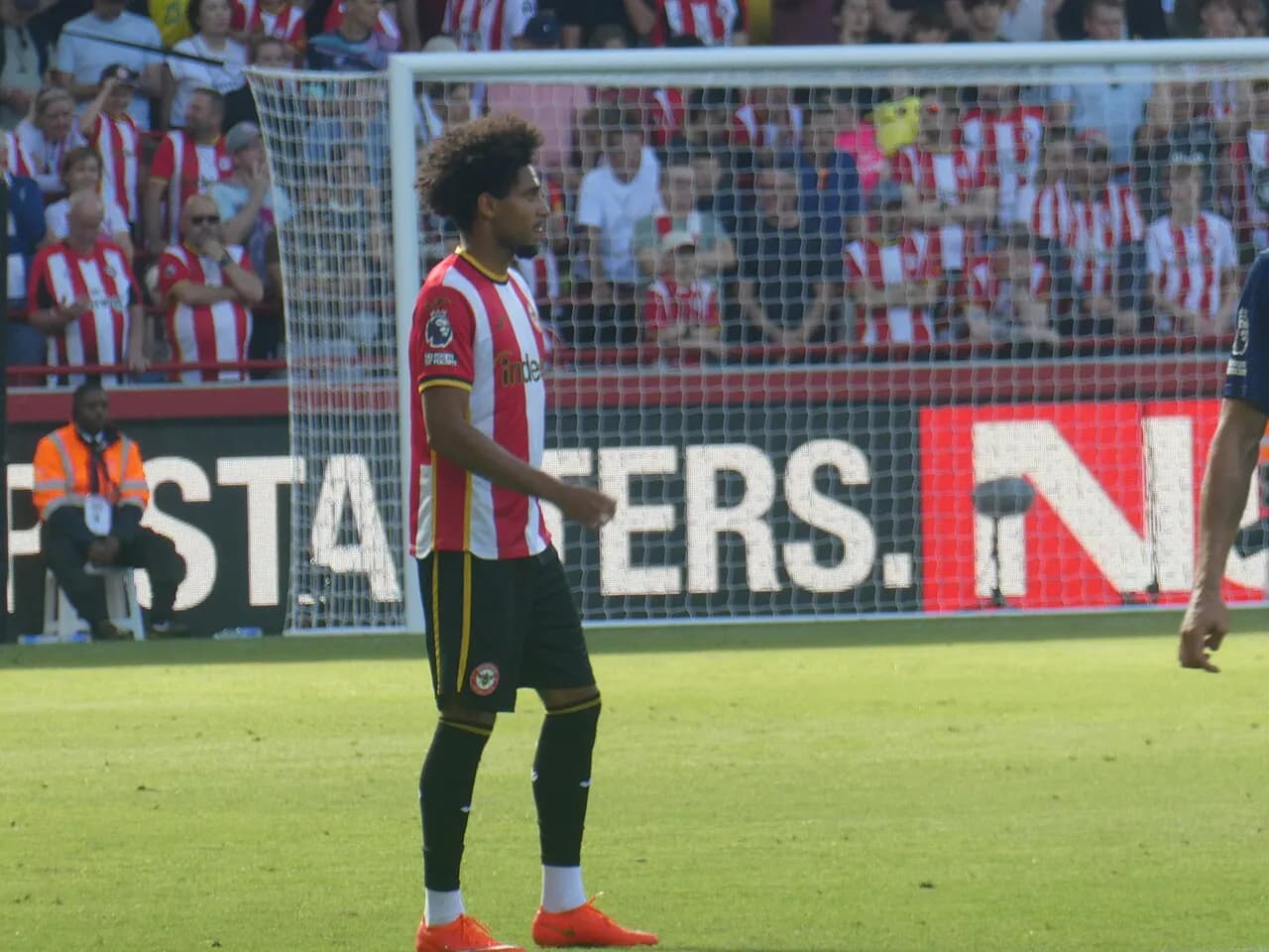 Kevin Schade on the pitch during a Brentford match against Sunderland