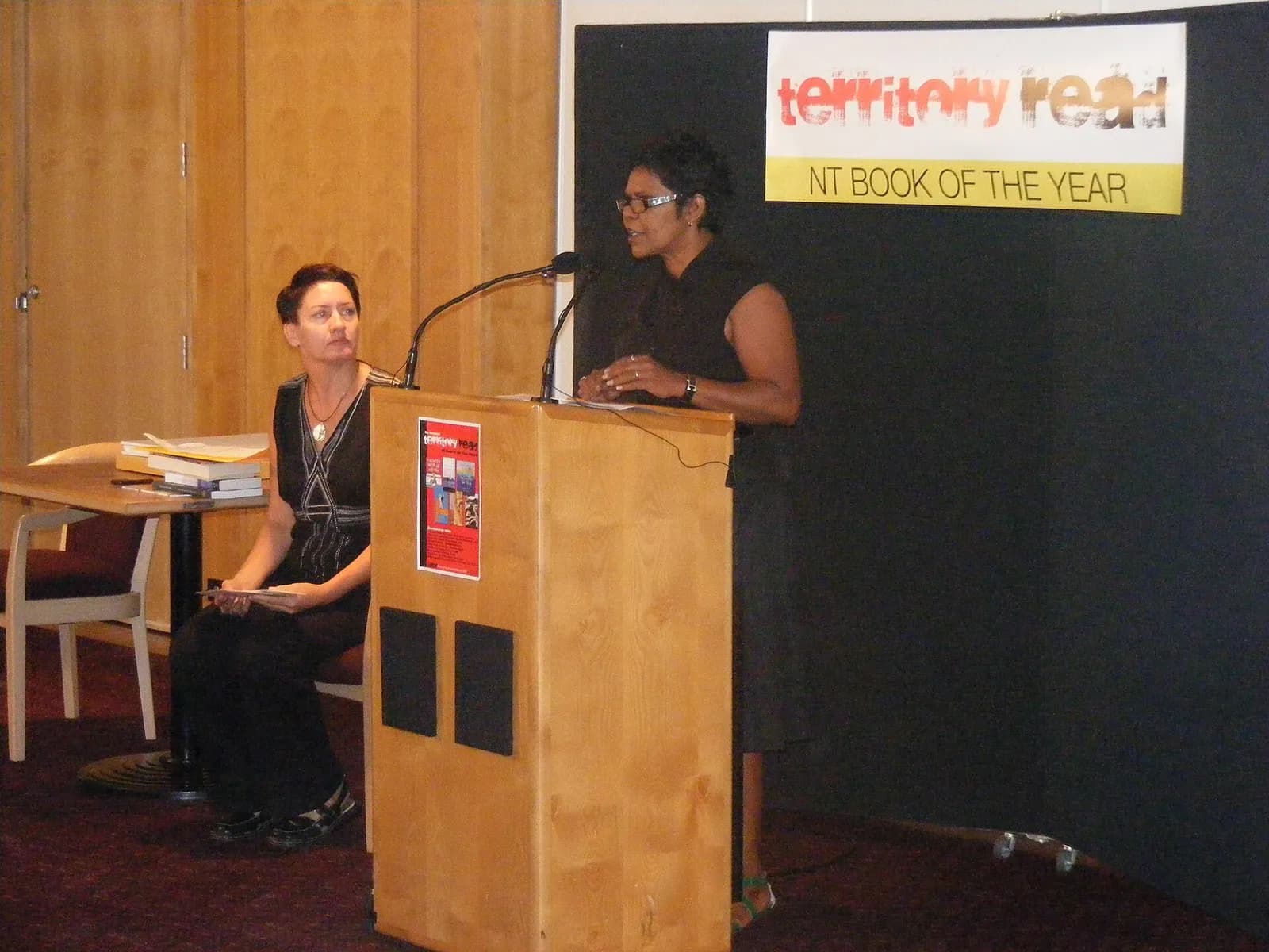 Marion Scrymgour presenting the Territory Read Book of the Year.