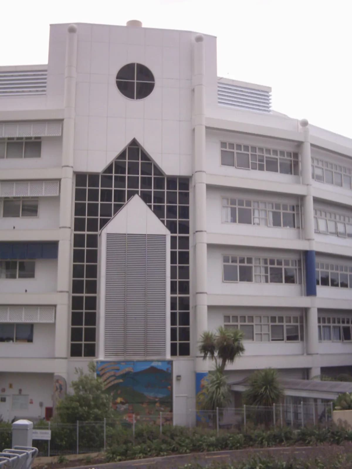 Front entrance of Starship Children's Health hospital in Auckland, viewed from the north.