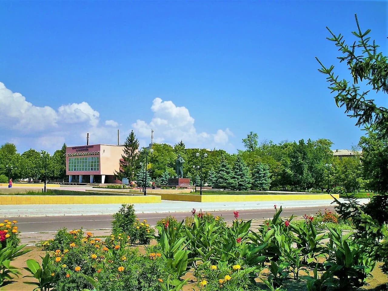 Central Square in Oleshky, Ukraine, photographed before the war