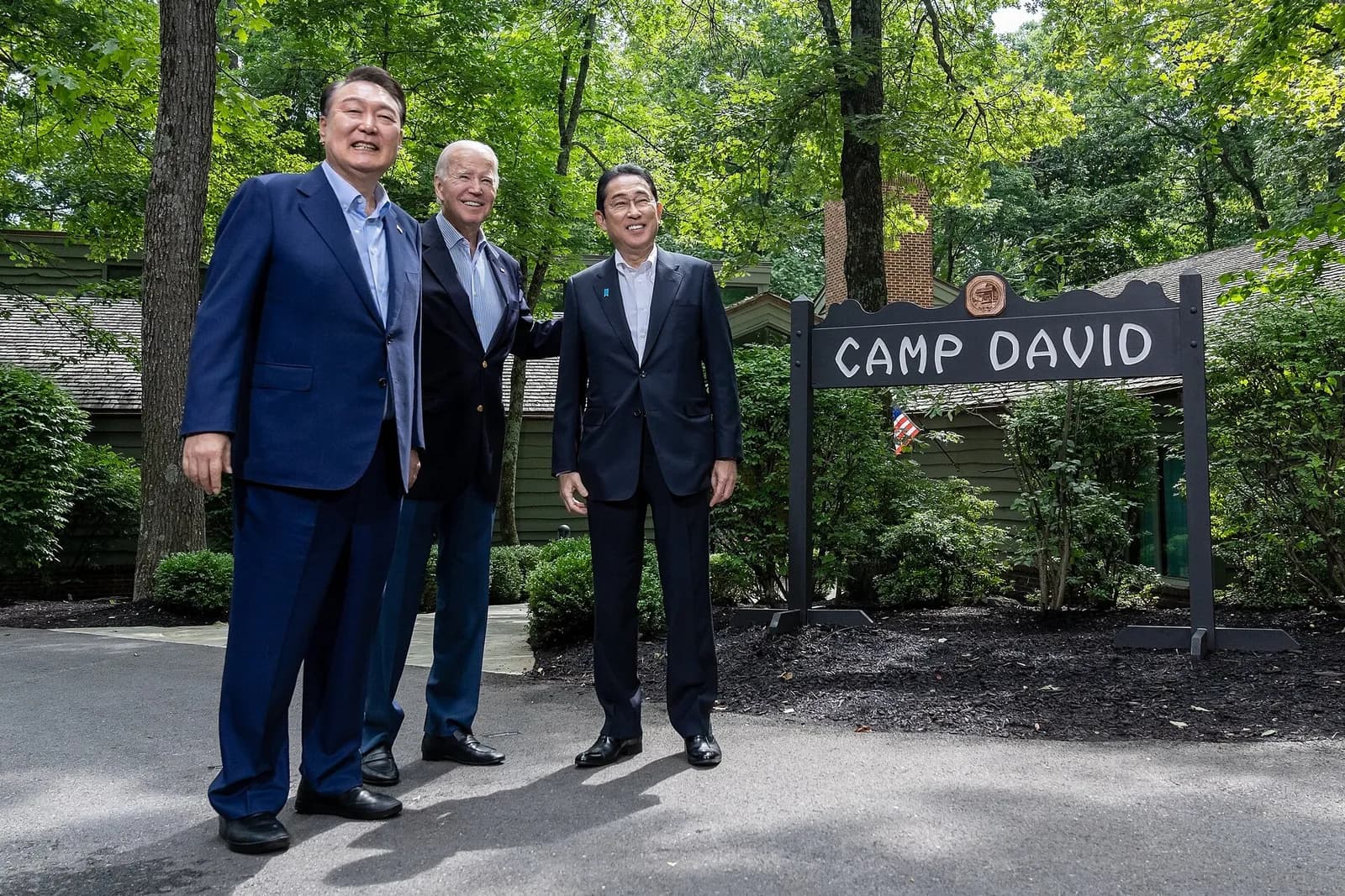 Yoon Suk Yeol and Fumio Kishida at Camp David in August 2023.