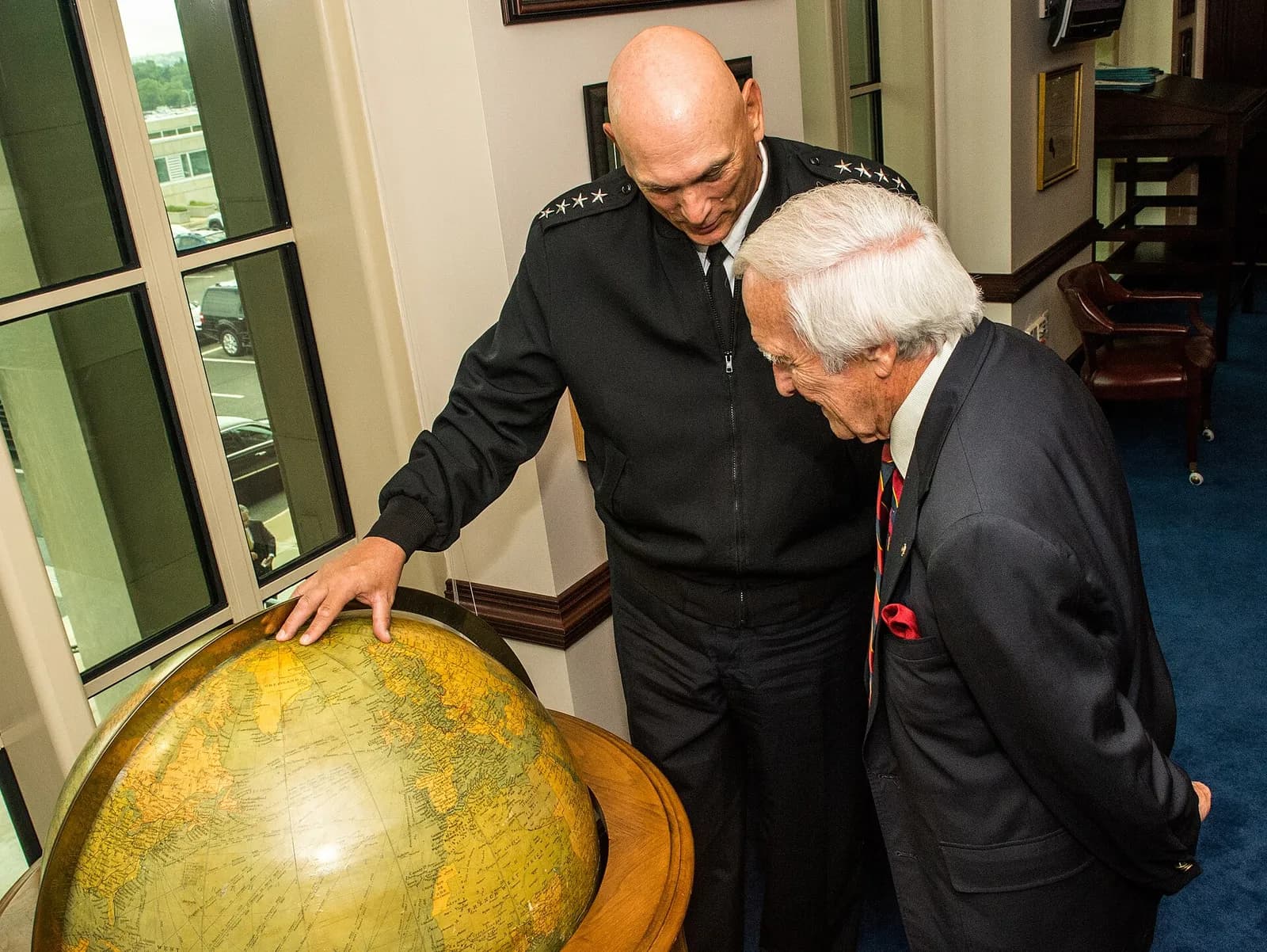 U.S. Army Chief of Staff Gen. Ray Odierno shows World War II veteran Sgt. Don Carter a globe associated with Eisenhower at the Pentagon.