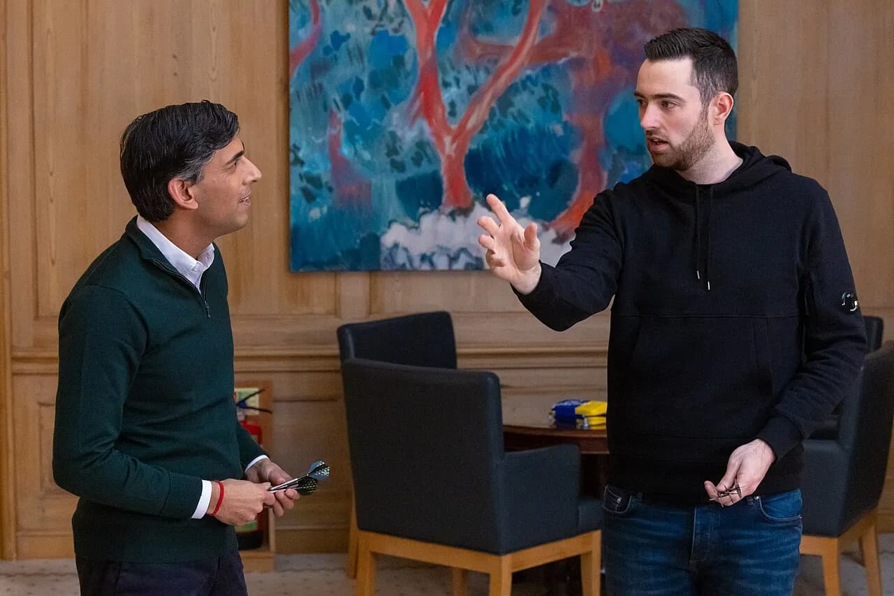 Luke Humphries with Rishi Sunak at 10 Downing Street in January 2024