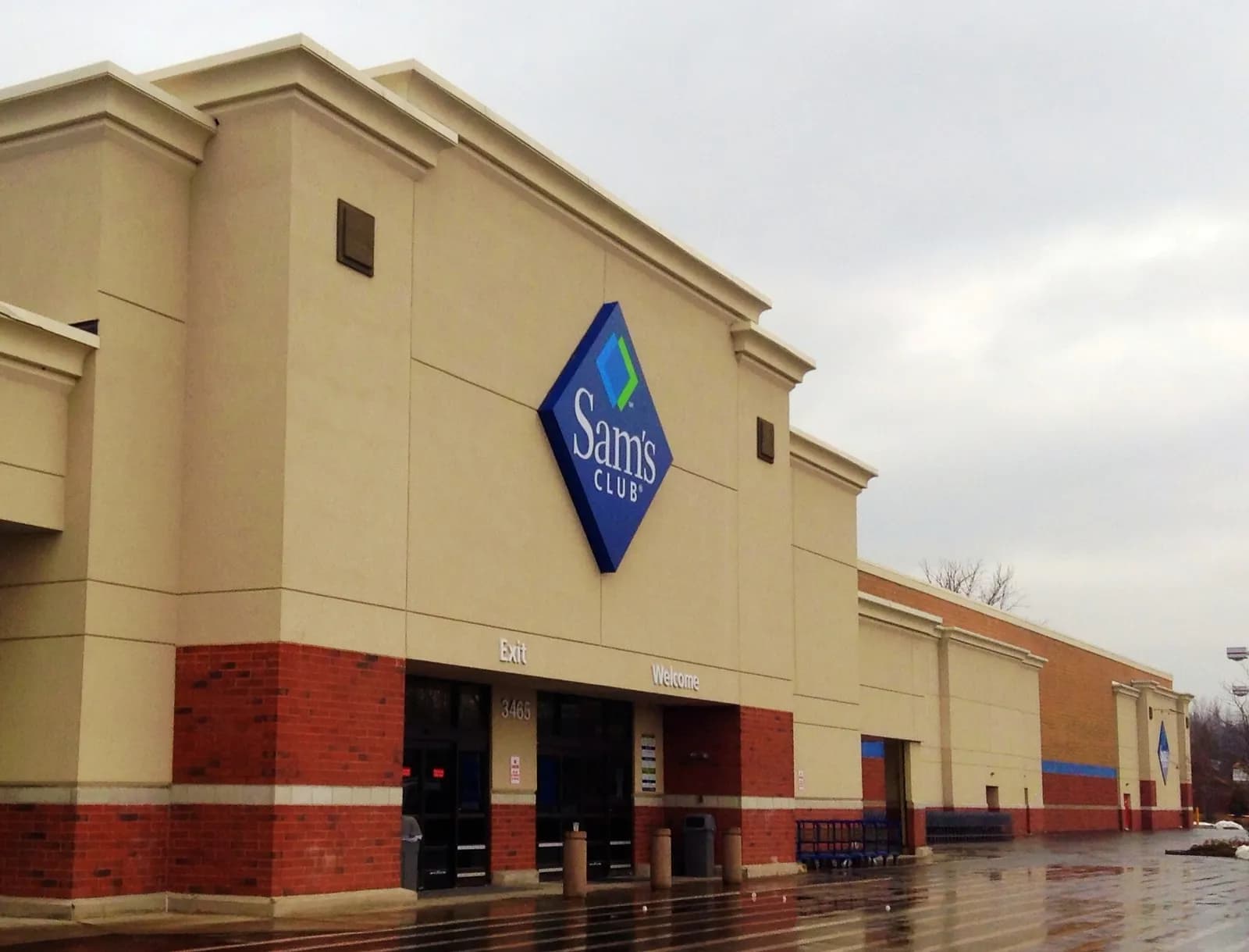 Exterior facade of a Sam’s Club store.